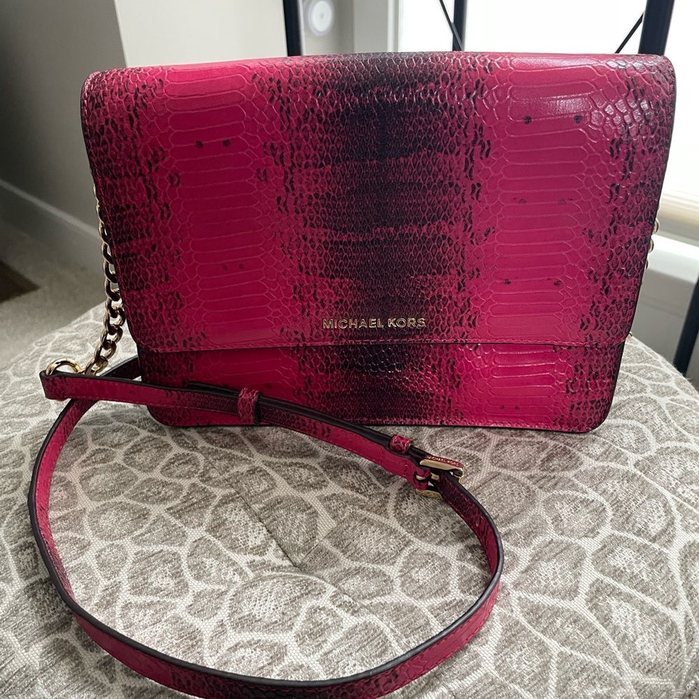 SOLD!! ✨🎉 Michael Kors Pink Snakeskin Crossbody  ✨